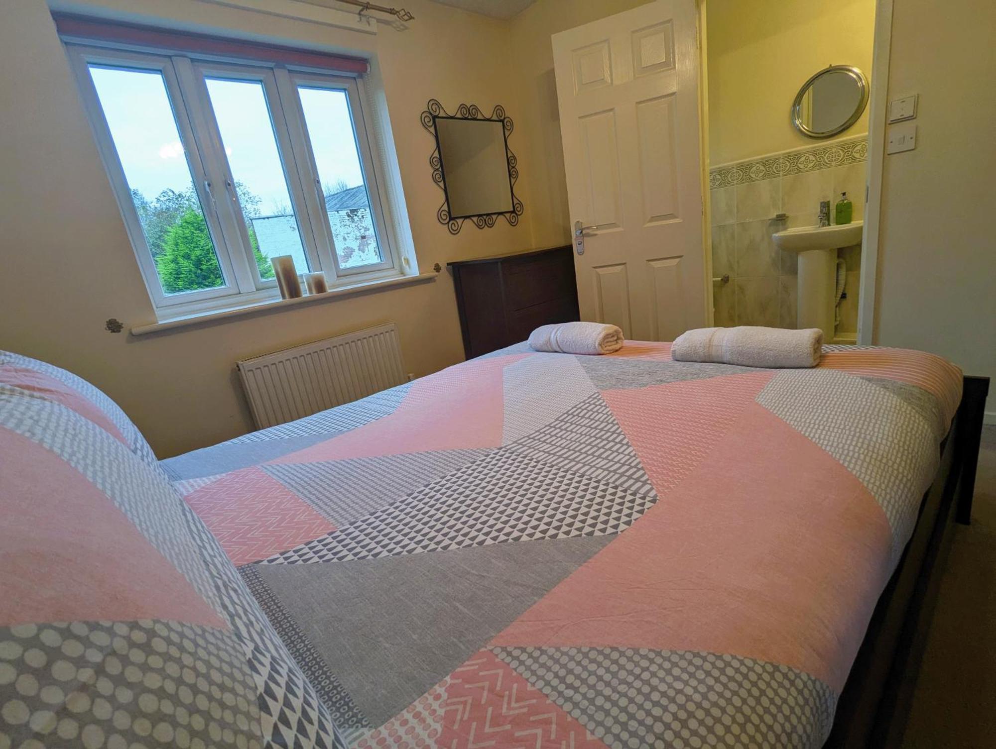 Spacious 4 Bed Riverside Casa de férias Manchester