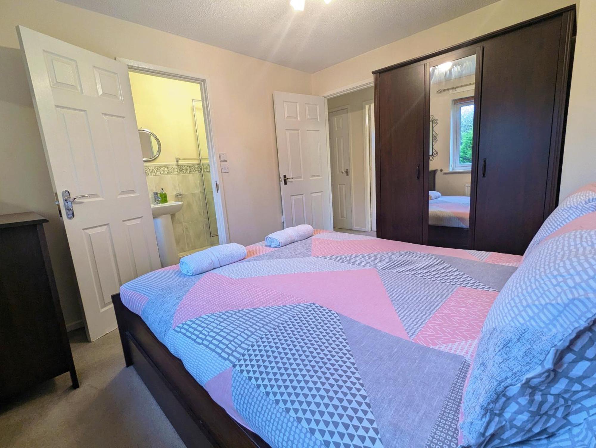 Casa de férias Spacious 4 Bed Riverside Manchester